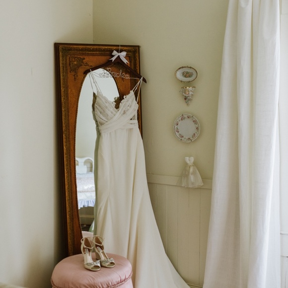 Bagdley Mischka Satin Wedges - Picture 2 of 3